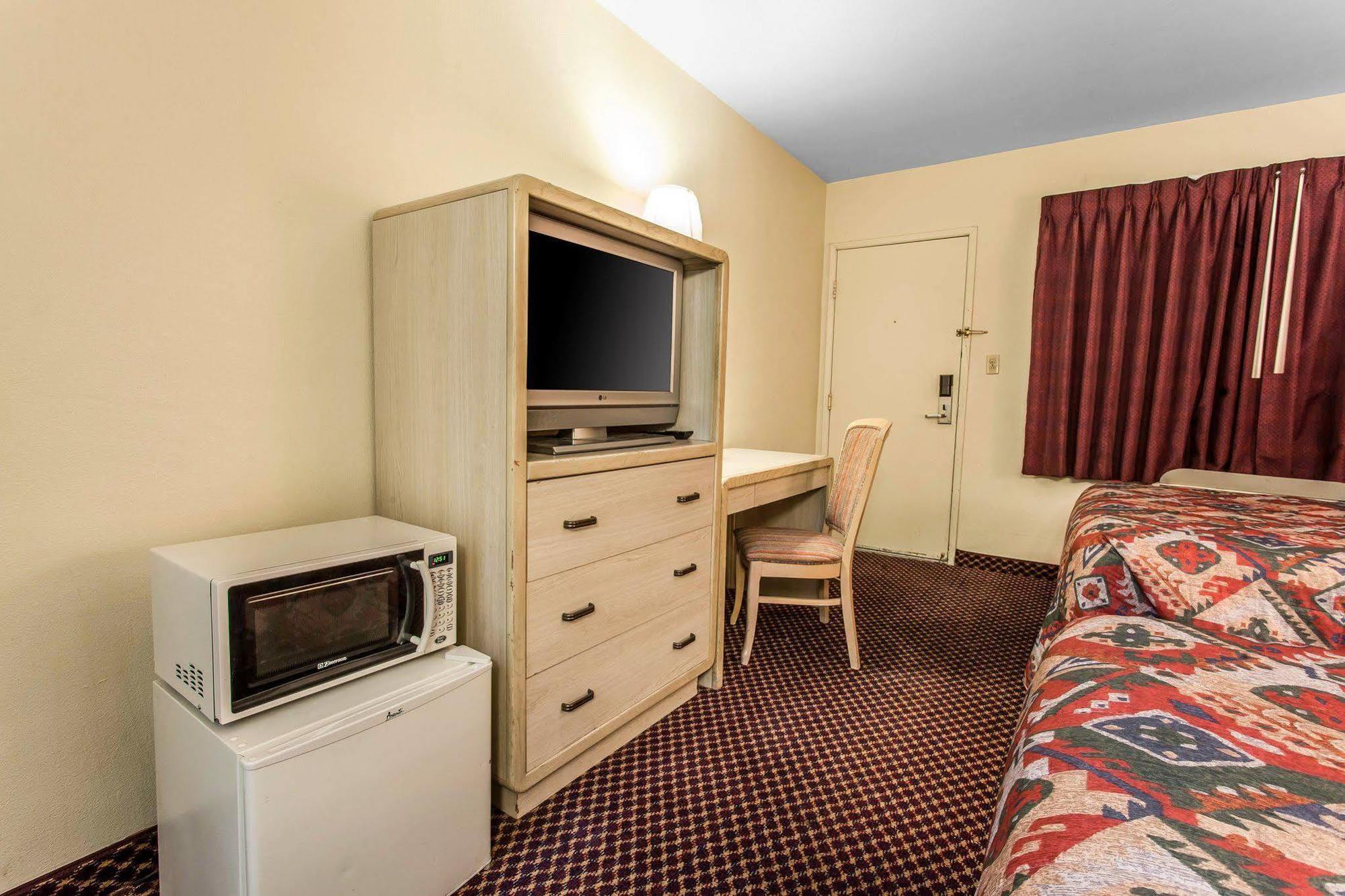 Rodeway Inn Wenatchee Exterior photo